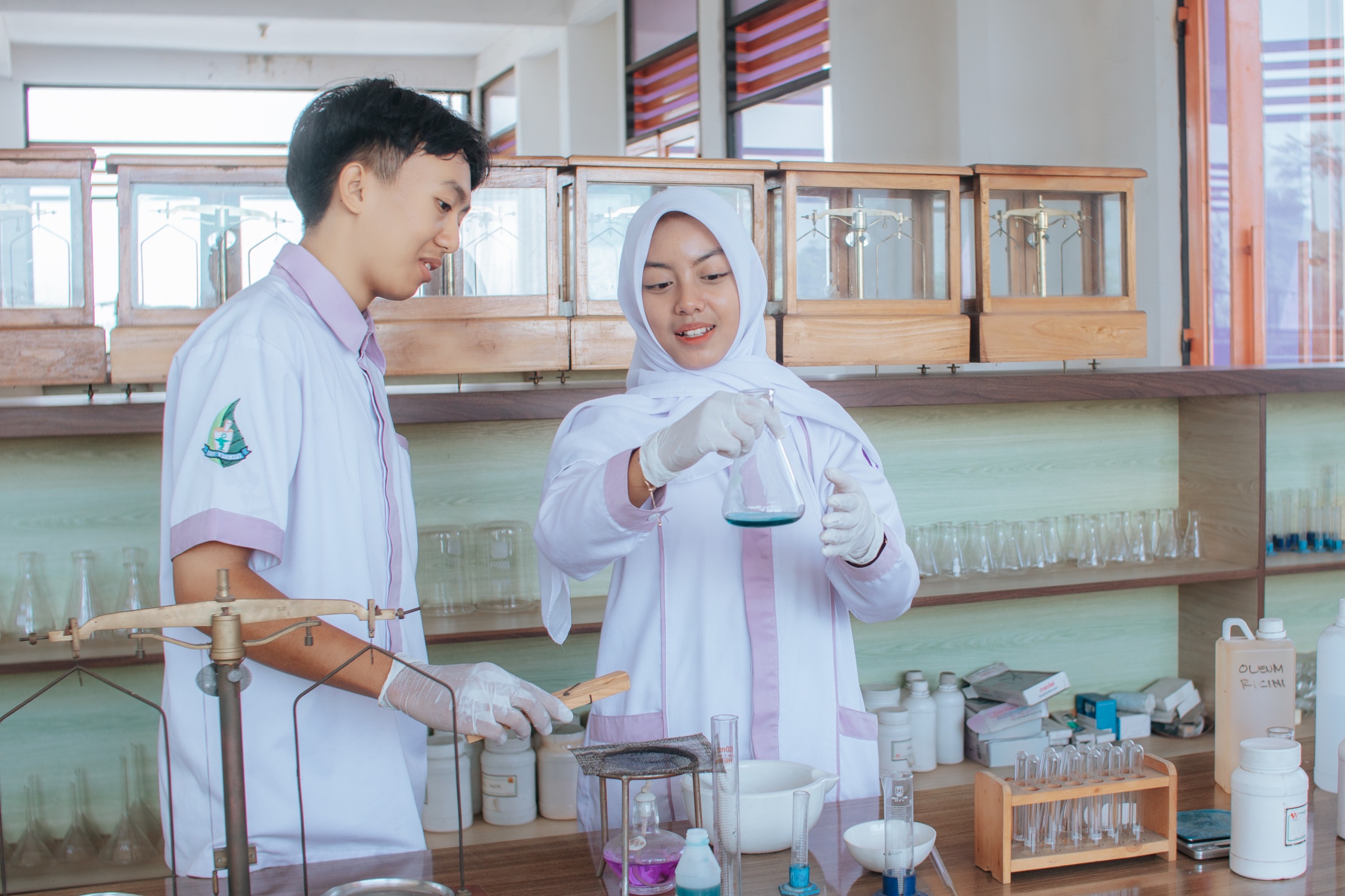 Layanan Penunjang Kefarmasian Klinis dan Komunitas